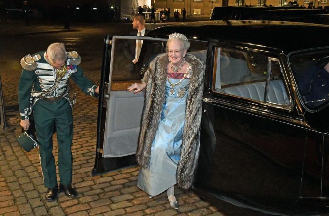 Foto HASSE FERROLD KONGELIGT NYTÅRSTAFFEL FOR REGERING m.fl, AMALIENBORG SLOT 1 01 2017. H.M.THE QUEEN OF DENMARK , H.R.H. PRINCE HENRIK, H.R.H.THE CROWN PRINCE, H.R.H.THE CROWN PRINCESS, H.R.H.PRINCE JOACHIM, H.R.H. PRINCESS MARIE, THE DANISH PRIME MINISTER, SPEAKER OF THE DANISH PARLAMENT, THE MINISTERS OF THE GOVERNMENT and other high level officials attended THE ROYAL NEW YEAR DINNER 1 01 2017. Dronningens Nytårstale 2016 http://kongehuset.dk/nyheder/laes-nytaarstalen-2016 http://www.dr.dk/nyheder/indland/missede-du-dronningens-nytaarstale-se-og-laes-hele-talen-her#!/ STATSMINISTERENS NYTÅRSTALE http://www.dr.dk/nyheder/politik/overblik-se-og-laes-statsministerens-nytaarstale-her#!/